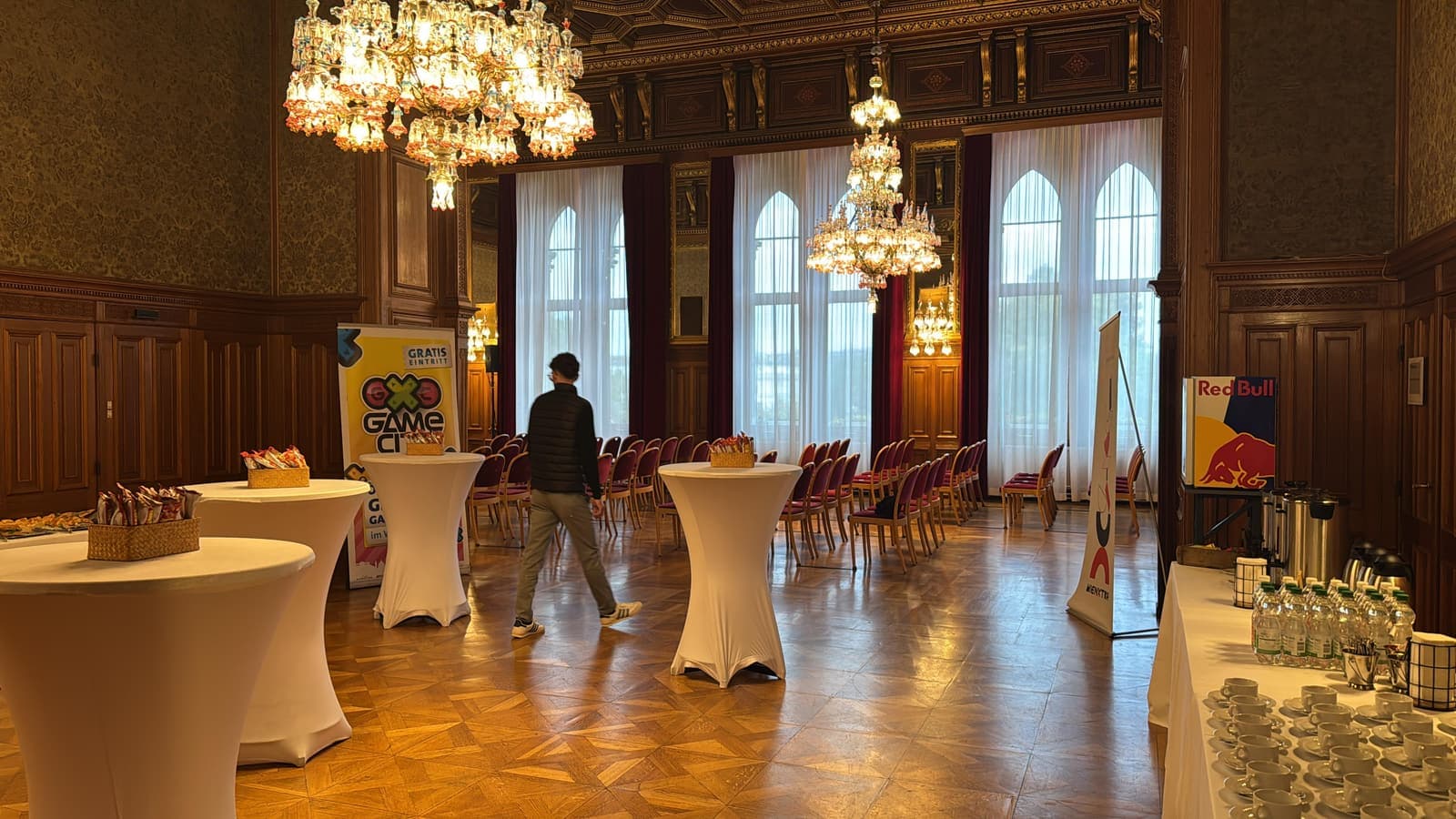 Kaffeepause im Prunksaal — aufgebaut von charlyfresh